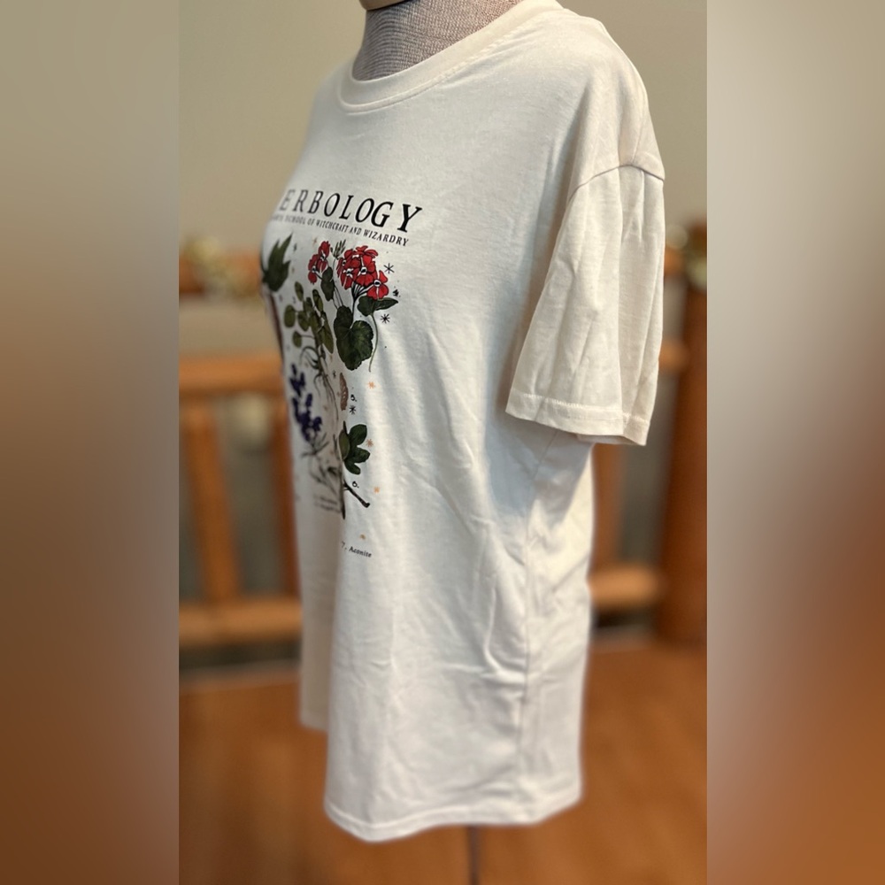 Harry Potter Herbology Hogwarts Botanical Tee — Size M - Picture 2 of 4